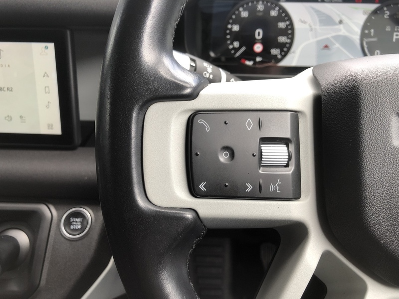 Land Rover Defender 110 SD4 First Edition - U2107