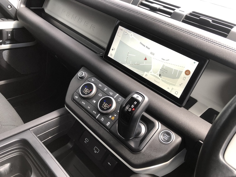 Land Rover Defender 110 SD4 First Edition - U2107