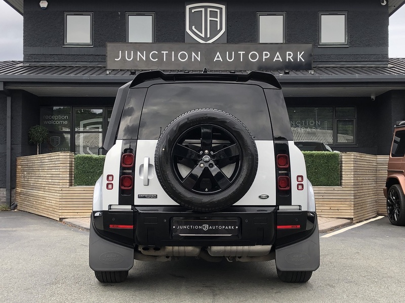 Land Rover Defender 110 SD4 First Edition - U2107
