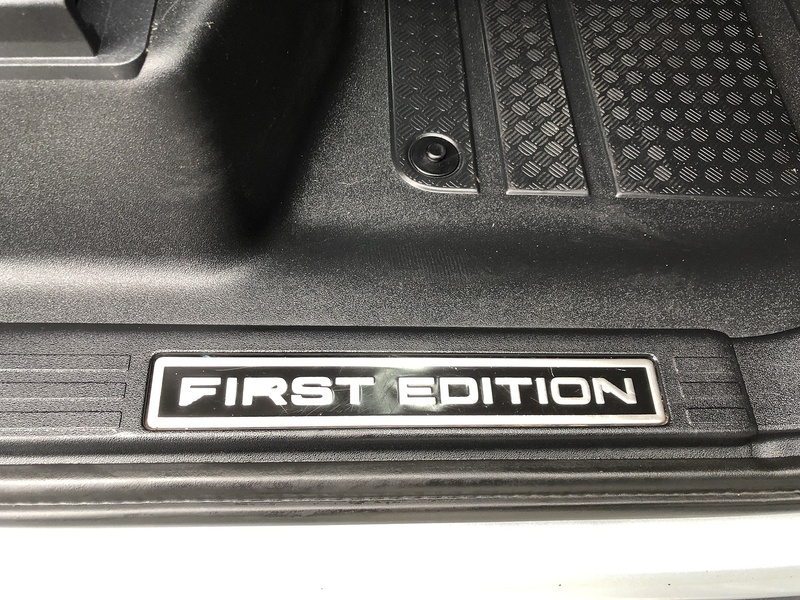 Land Rover Defender 110 SD4 First Edition - U2107