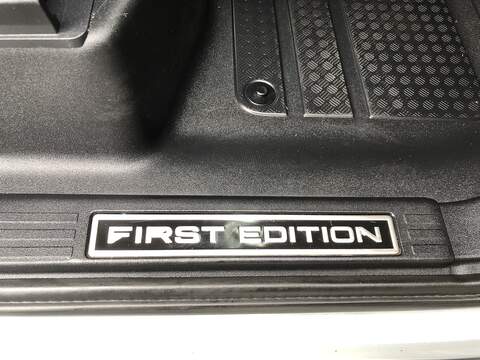 Land Rover Defender 110 SD4 First Edition - U2107