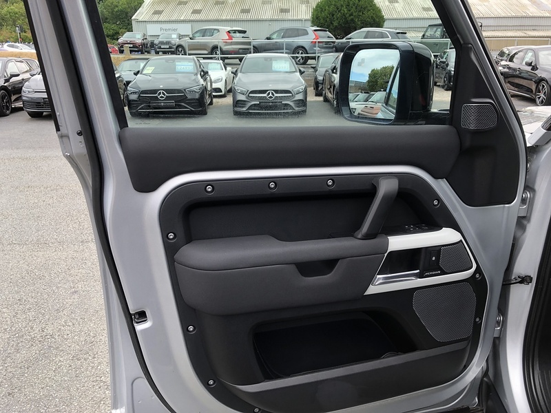 Land Rover Defender 110 SD4 First Edition - U2107