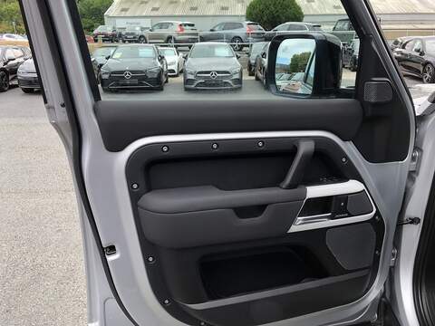 Land Rover Defender 110 SD4 First Edition - U2107