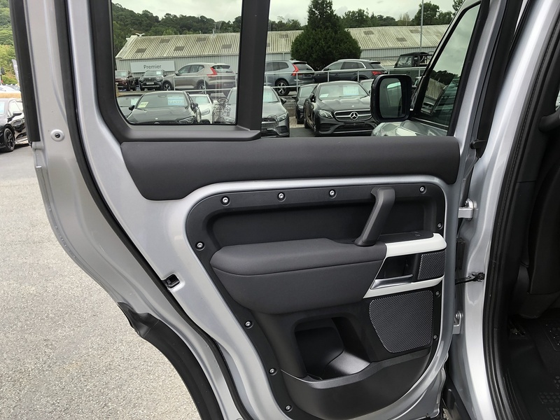 Land Rover Defender 110 SD4 First Edition - U2107