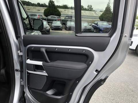 Land Rover Defender 110 SD4 First Edition - U2107