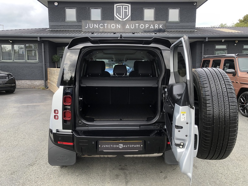 Land Rover Defender 110 SD4 First Edition - U2107