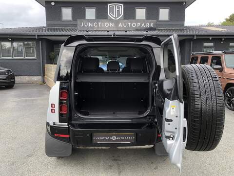 Land Rover Defender 110 SD4 First Edition - U2107