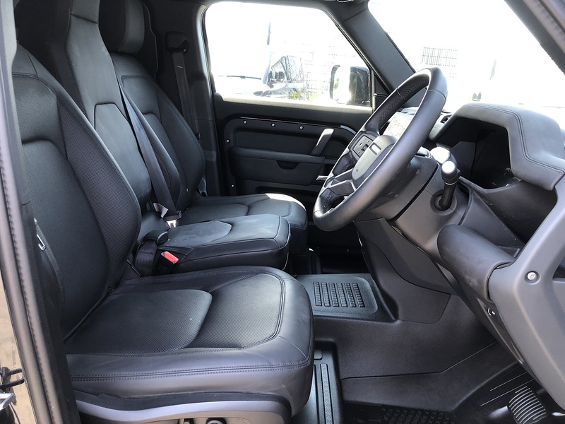 Land Rover Defender 110 D250 MHEV X-Dynamic SE - U2115