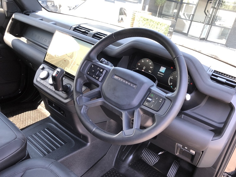 Land Rover Defender 110 D250 MHEV X-Dynamic SE - U2115