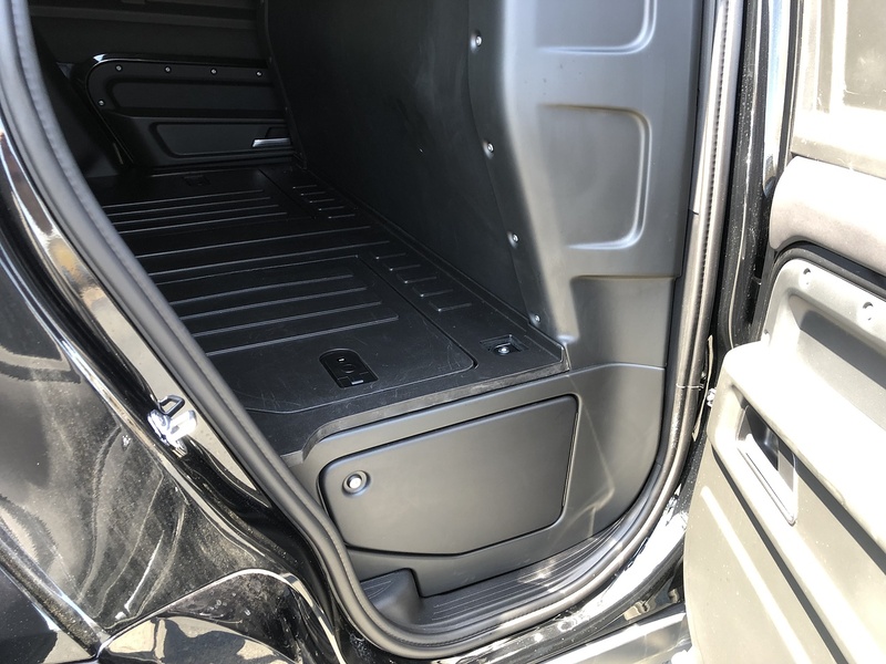 Land Rover Defender 110 D250 MHEV X-Dynamic SE - U2115