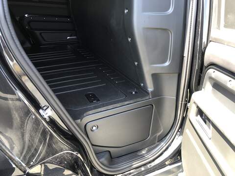 Land Rover Defender 110 D250 MHEV X-Dynamic SE - U2115