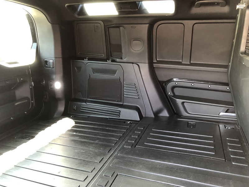 Land Rover Defender 110 D250 MHEV X-Dynamic SE - U2115
