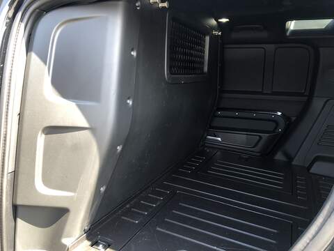 Land Rover Defender 110 D250 MHEV X-Dynamic SE - U2115