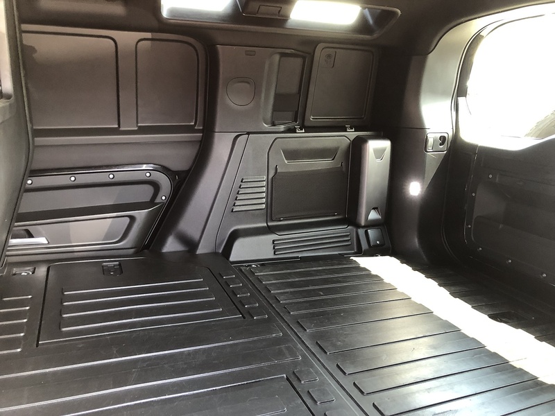 Land Rover Defender 110 D250 MHEV X-Dynamic SE - U2115