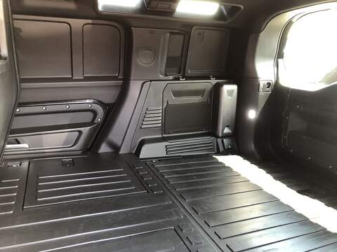 Land Rover Defender 110 D250 MHEV X-Dynamic SE - U2115