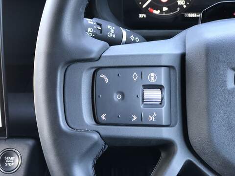 Land Rover Defender 110 D250 MHEV X-Dynamic SE - U2115