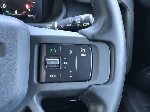Land Rover Defender 110 D250 MHEV X-Dynamic SE - U2115