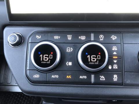 Land Rover Defender 110 D250 MHEV X-Dynamic SE - U2115
