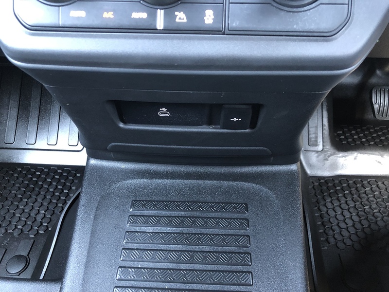 Land Rover Defender 110 D250 MHEV X-Dynamic SE - U2115
