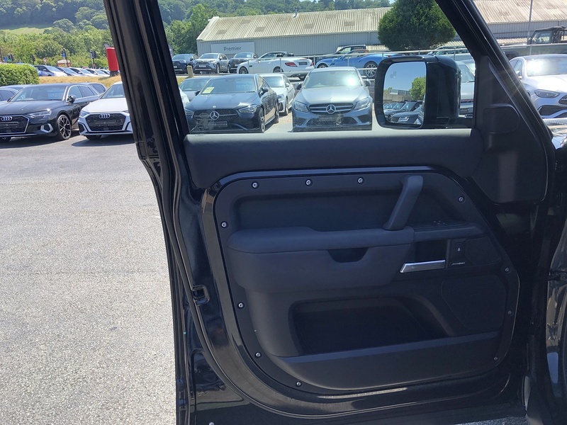Land Rover Defender 110 D250 MHEV X-Dynamic SE - U2115