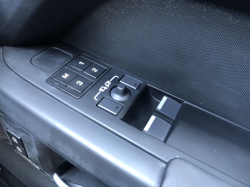 Land Rover Defender 110 D250 MHEV X-Dynamic SE - U2115