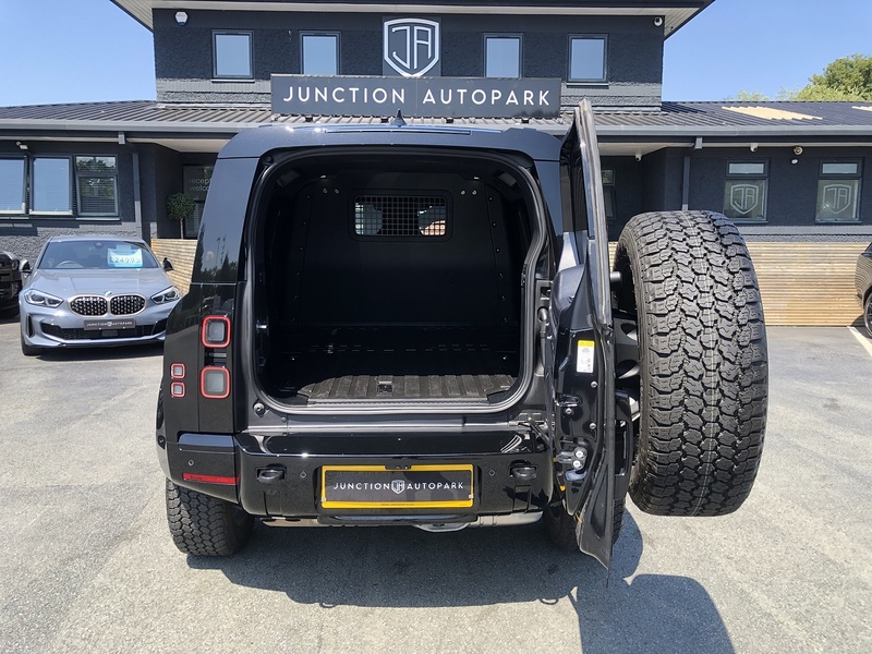 Land Rover Defender 110 D250 MHEV X-Dynamic SE - U2115