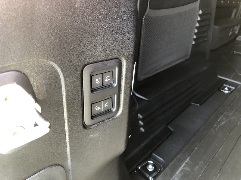 Land Rover Defender 110 D250 MHEV X-Dynamic SE - U2115