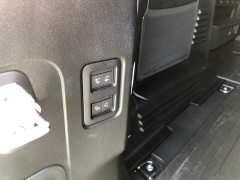 Land Rover Defender 110 D250 MHEV X-Dynamic SE - U2115