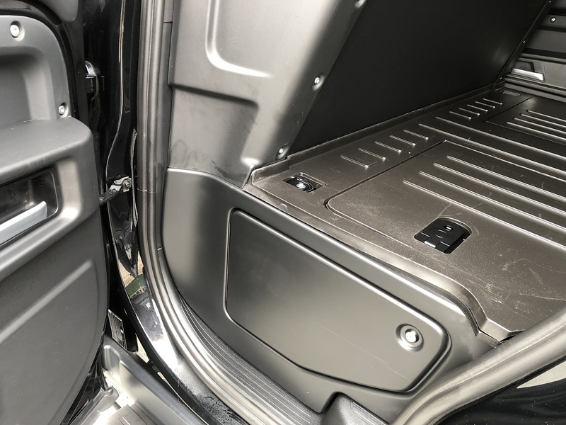 Land Rover Defender 110 D300 MHEV X-Dynamic HSE - U2116