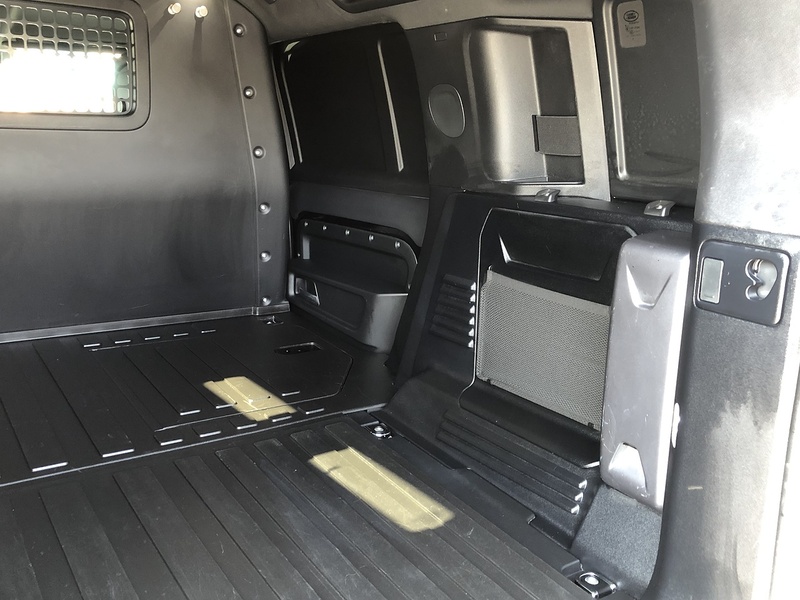 Land Rover Defender 110 D300 MHEV X-Dynamic HSE - U2116