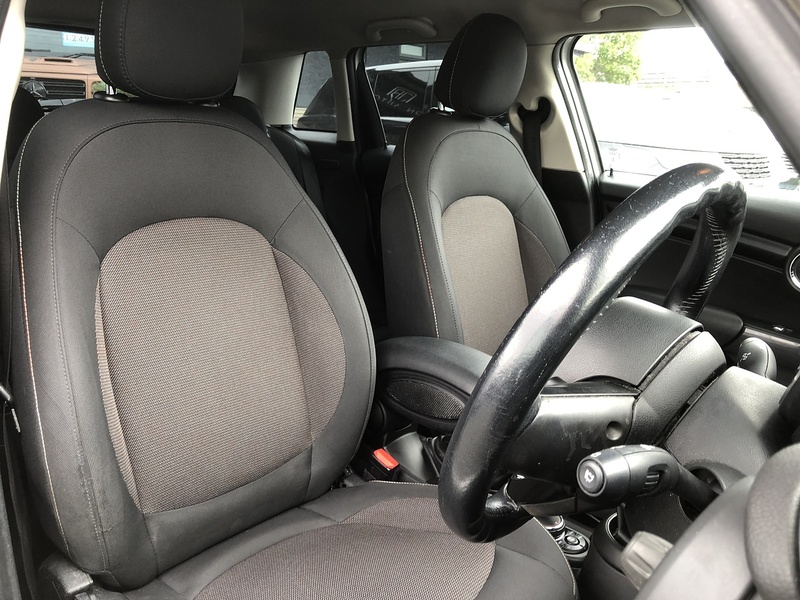 MINI Hatch Cooper D - U2118
