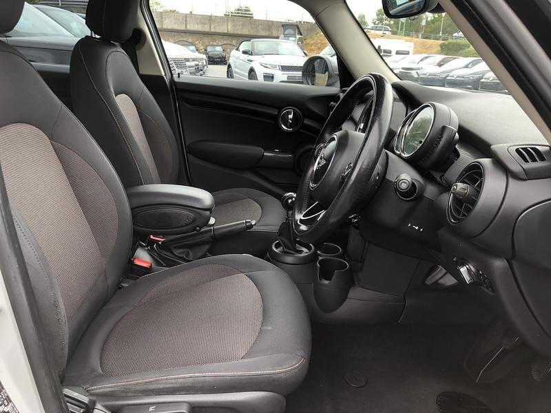 MINI Hatch Cooper D - U2118