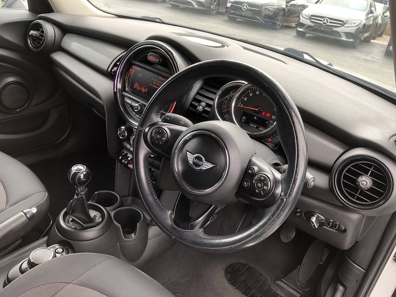 MINI Hatch Cooper D - U2118