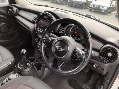 MINI Hatch Cooper D - U2118
