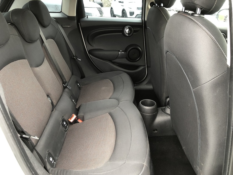 MINI Hatch Cooper D - U2118