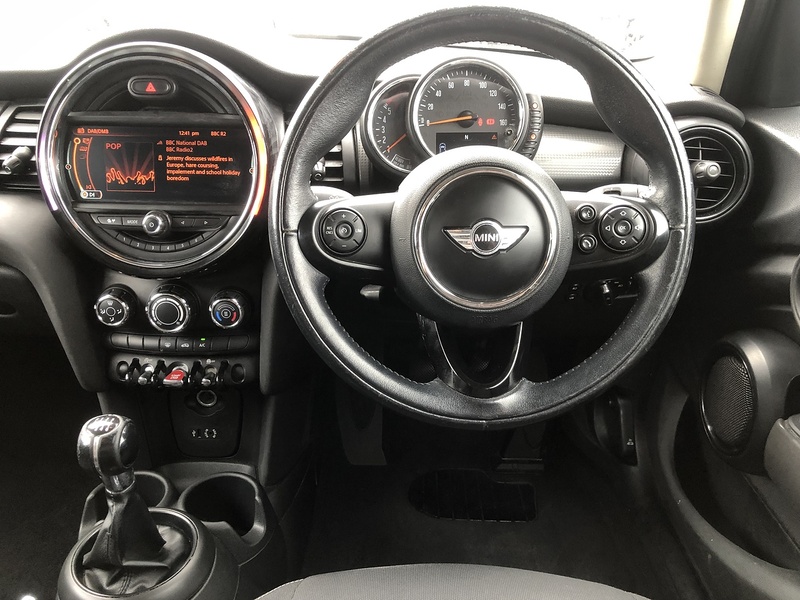 MINI Hatch Cooper D - U2118