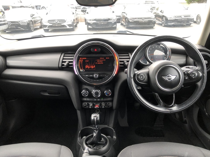MINI Hatch Cooper D - U2118