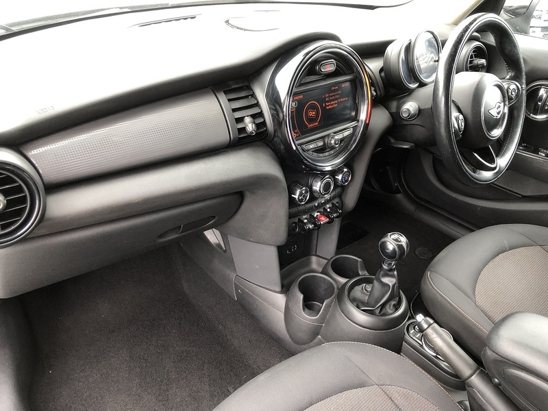 MINI Hatch Cooper D - U2118
