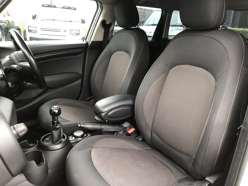 MINI Hatch Cooper D - U2118