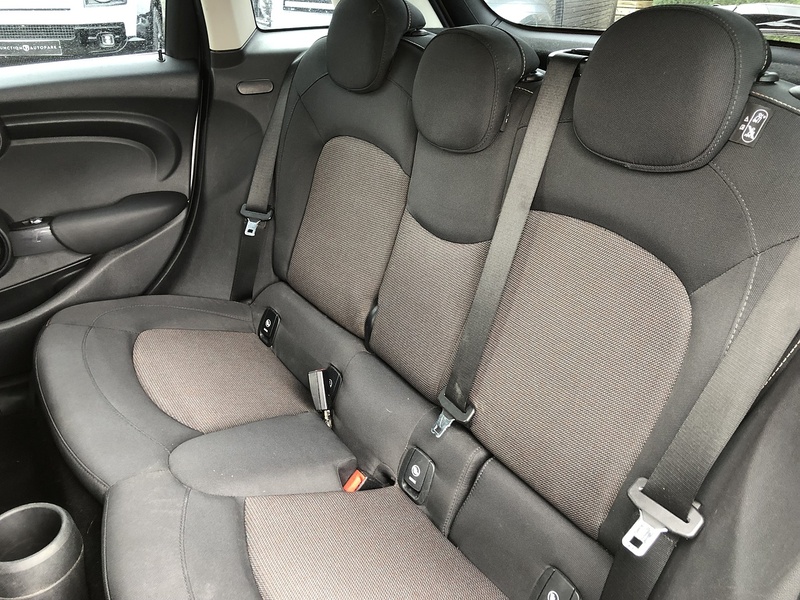 MINI Hatch Cooper D - U2118