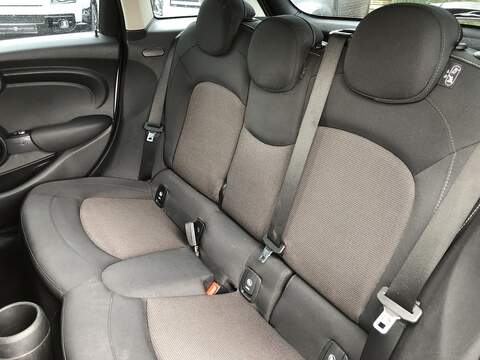 MINI Hatch Cooper D - U2118