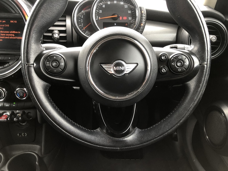 MINI Hatch Cooper D - U2118