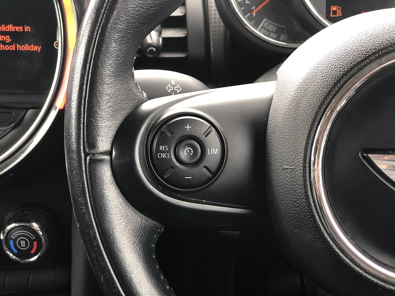 MINI Hatch Cooper D - U2118
