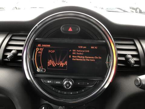 MINI Hatch Cooper D - U2118