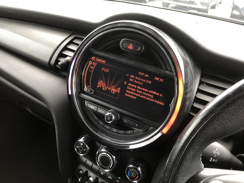 MINI Hatch Cooper D - U2118