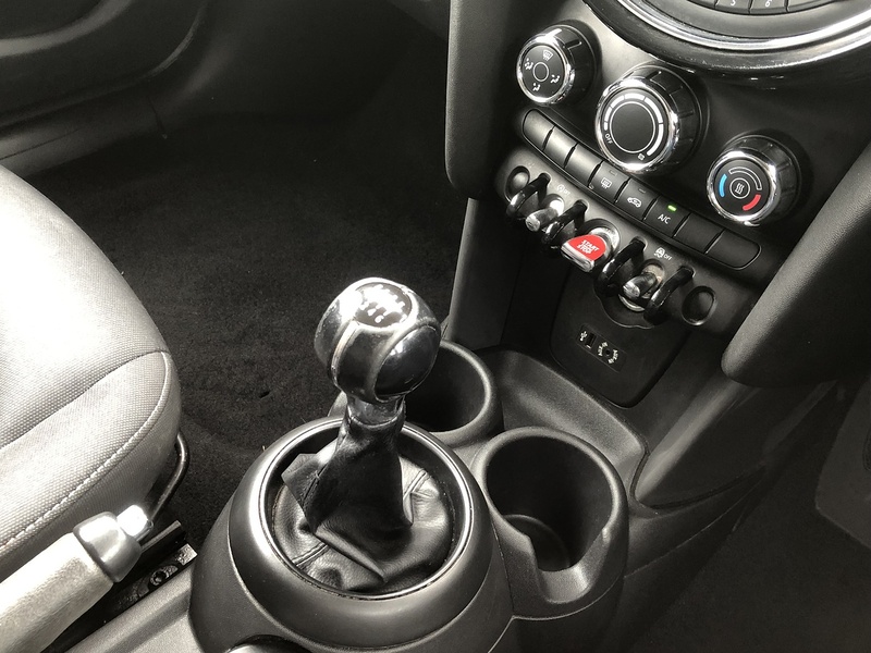 MINI Hatch Cooper D - U2118
