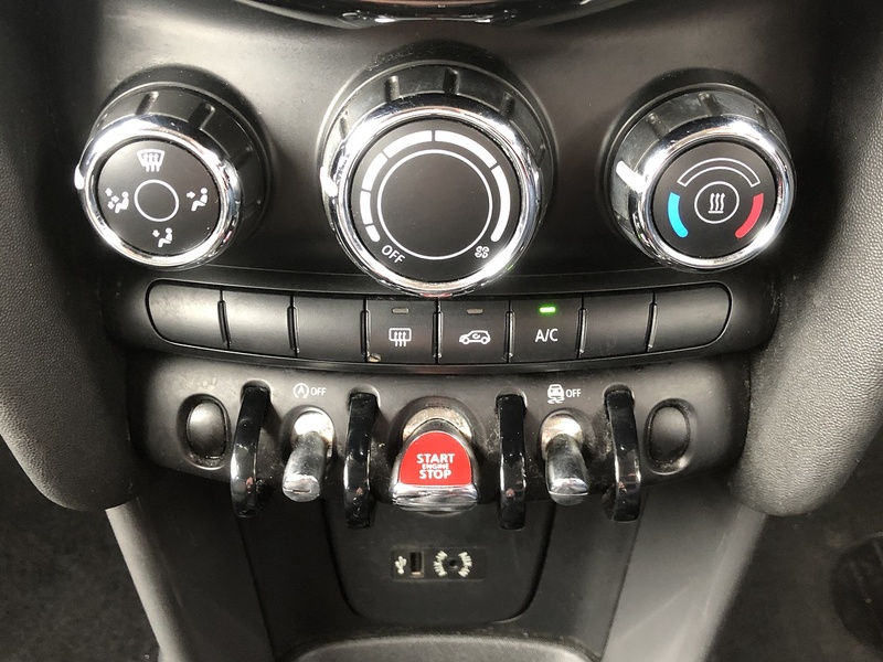 MINI Hatch Cooper D - U2118