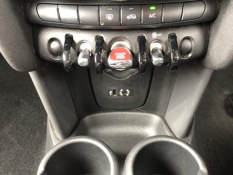 MINI Hatch Cooper D - U2118
