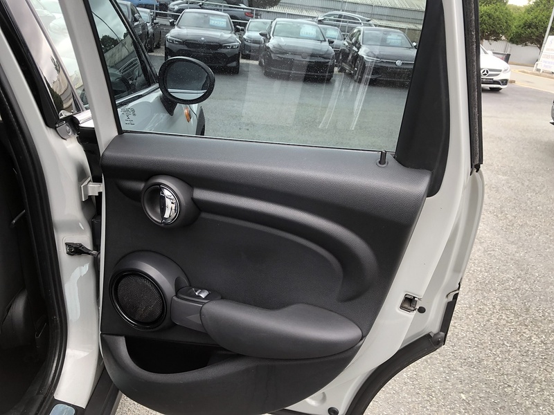 MINI Hatch Cooper D - U2118