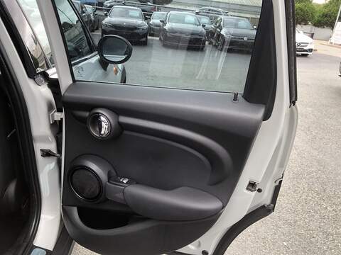 MINI Hatch Cooper D - U2118